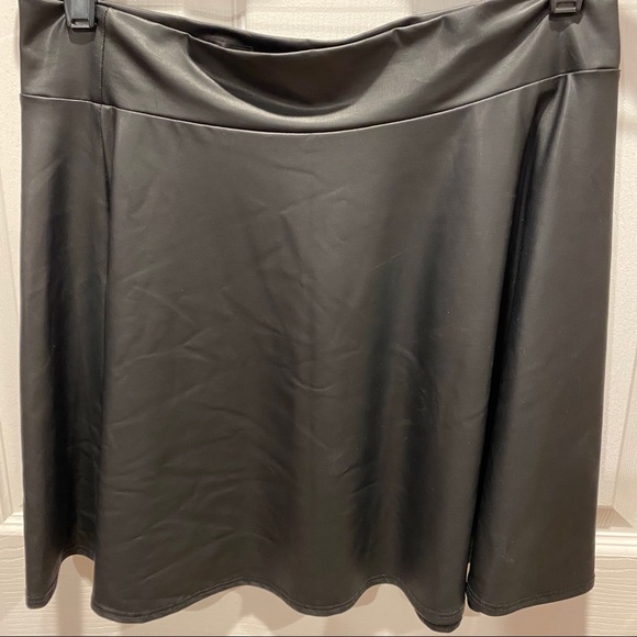 Flowy Leather Skirt - Picture 2 of 3